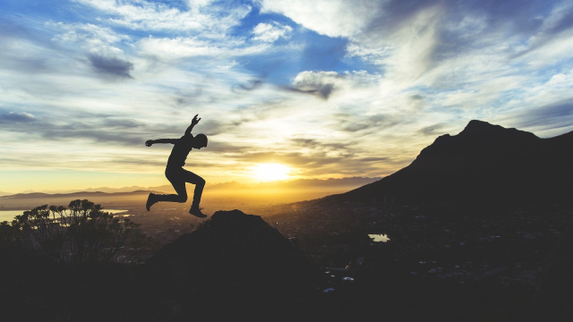 jumping_silhouette_mountain_city