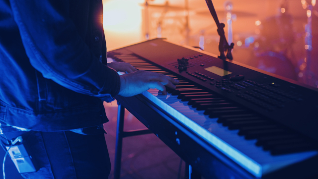 keyboard_player_gig_unsplash