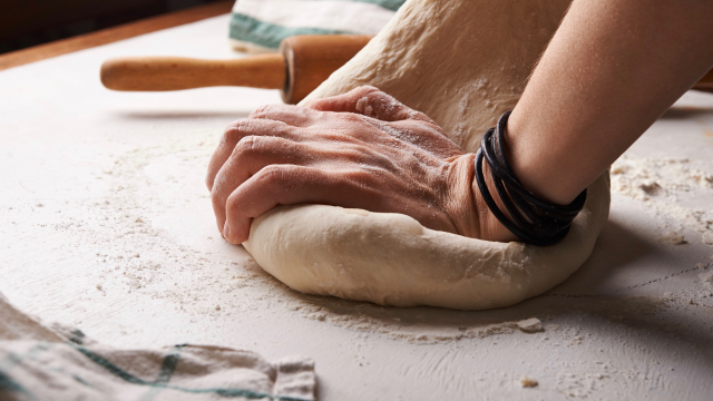 kneading_bread_dough_unsplash