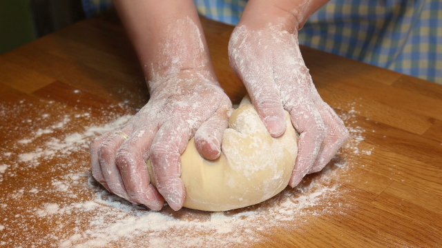 kneading_dough