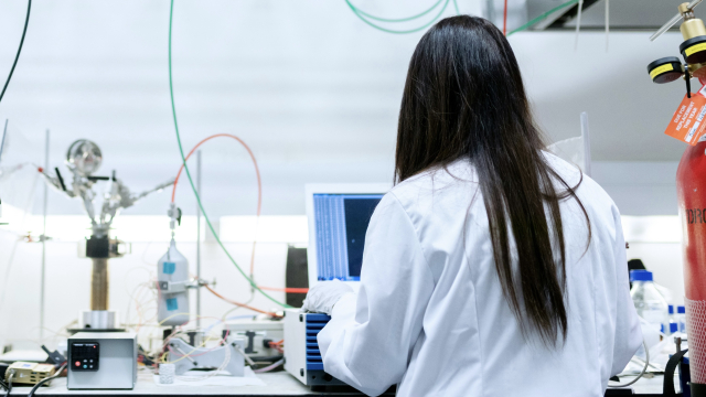 laboratory_science_scientist_unsplash