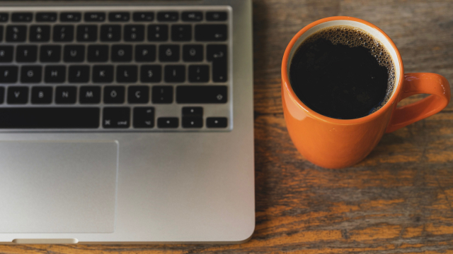 laptop_keyboard_mug_coffee_unsplash