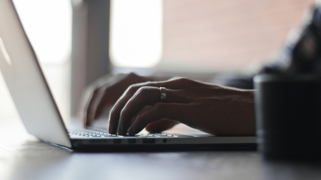 laptop_typing_mug_unsplash
