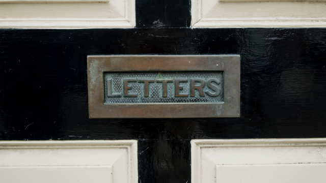 letter_box_door_unsplash