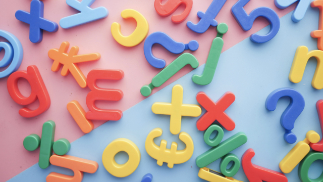letters_magnets_characters_unsplash
