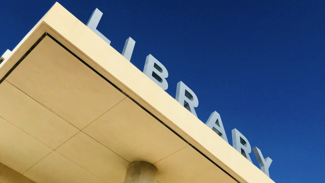 library_sign_shelter_unsplash