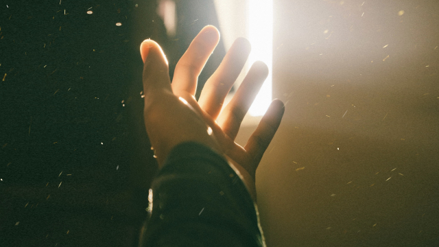 light_hand_particles_prayer_unsplash