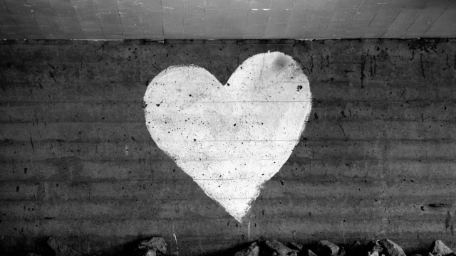 love_heart_paint_wall_unsplash