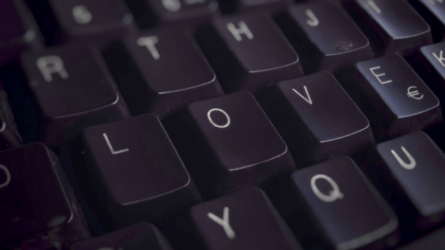 love_letters_keyboard_typing