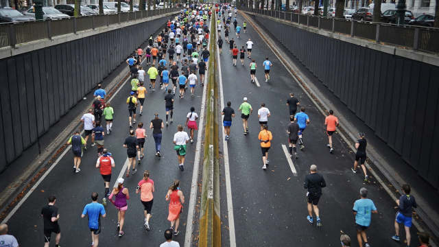 marathon_race_runners_crowd_unsplash