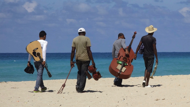 musicians_beach_busking