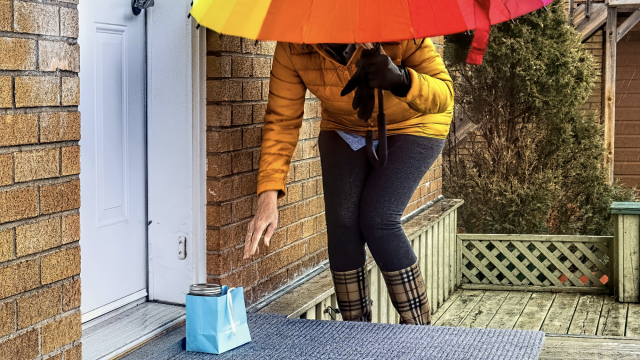 neighbours_gift_doorstep_umbrella_unsplash