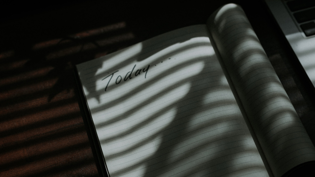 notebook_today_shadow_unsplash