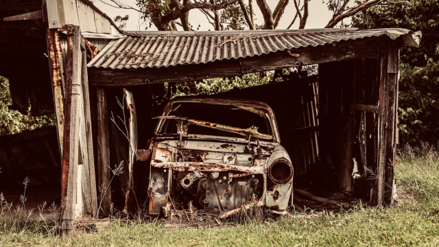 old_barn_garage_ruin_car_unsplash