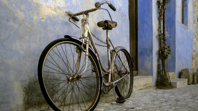 old_bike_bicycle_wall_unsplash