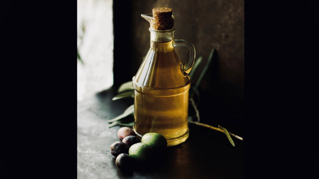 olive_oil_jug_landscape