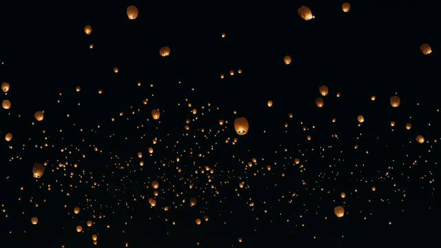 paper_lanterns_night_sky_unsplash