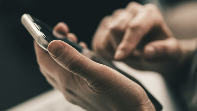 phone_touchscreen_hands_unsplash