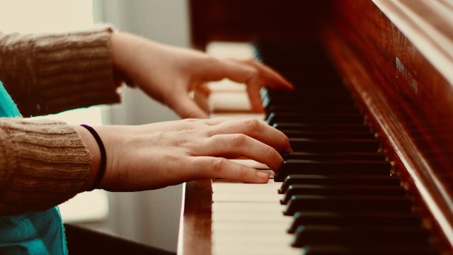 piano_hands_music_unsplash