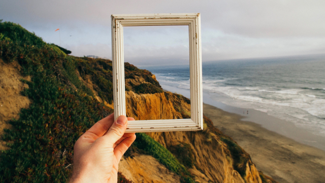 picture_frame_beach_unsplash