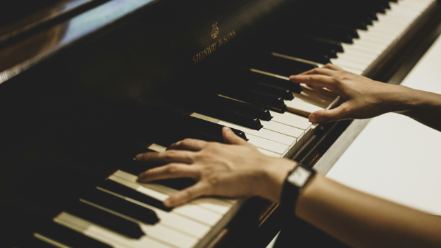 playing_piano_watch_music_unsplash