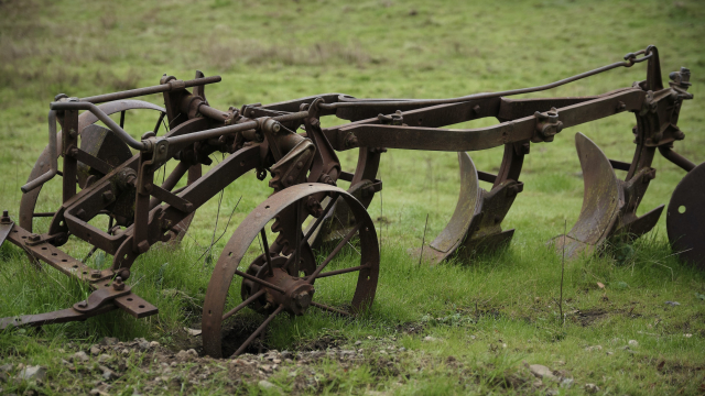 plough_farm_field_unsplash