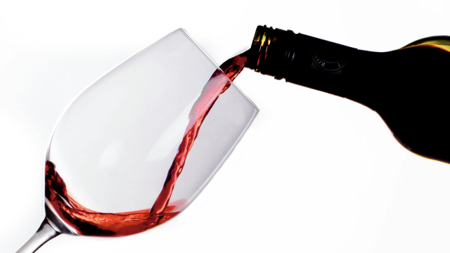 pouring_wine_glass_berage_unsplash