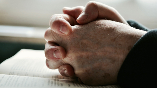 praying_hands_bible