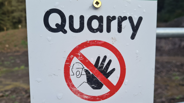 quarry_sign_keep_out_r_kennedy