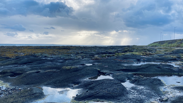 rock_pools_shore_sky