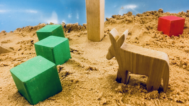 sandpit_blocks_play_donkey