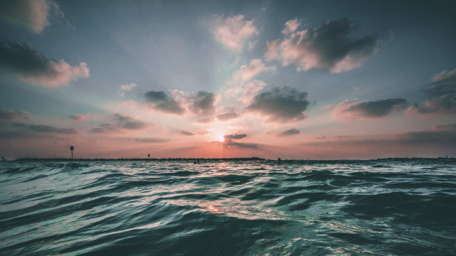 sea_sky_clouds_sunrise_unsplash