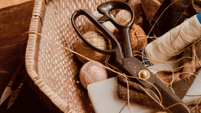 sewing_thread_scissors_unsplash