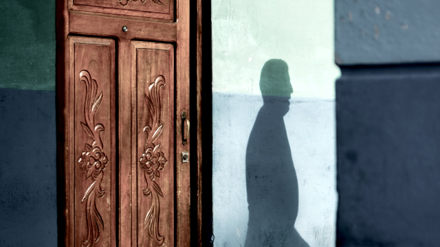 shadow_doorway_wall_unsplash