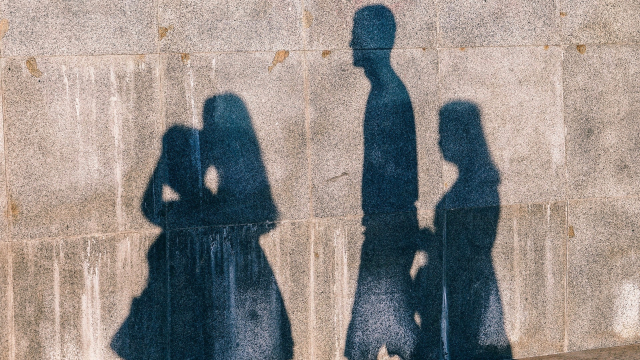 shadows_people_wall