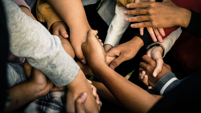 shaking_hands_togethernsss_team_unsplash