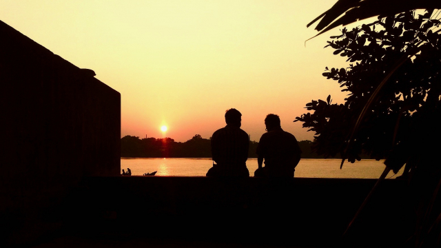 silhouette_conversation_sunset
