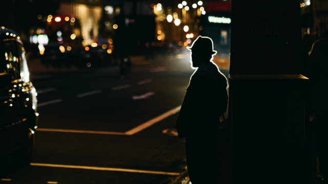 silhouette_hat_city_night_unsplash