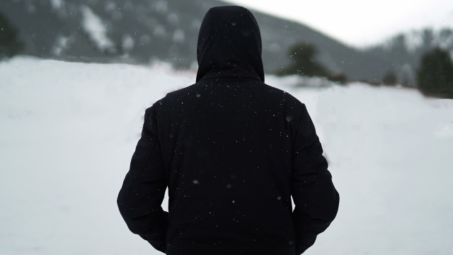 silhouette_snow_coat_unsplash