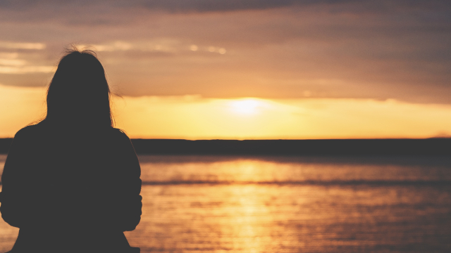 silhouette_sunset_beach_unsplash