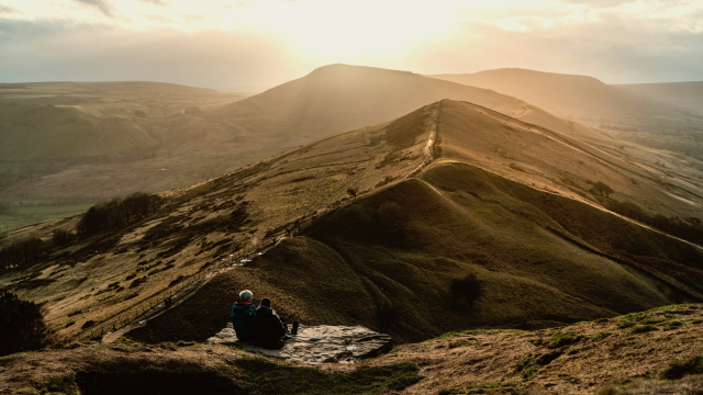 sitting_hills_valley_unsplash