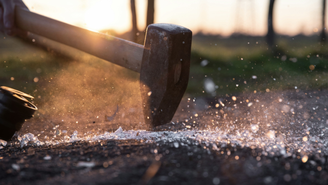 sledgehammer_smash_hammer_unsplash