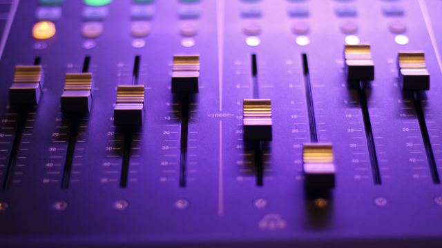 sound_board_mixing_unsplash