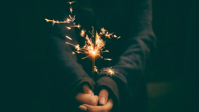 sparkler_sparks_bonfire_unsplash