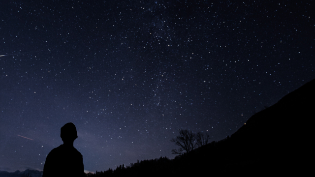 stargazing_silhouette_cosmos_unsplash