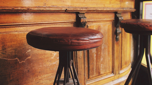 stools_leather_pub