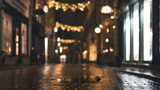 street_lights_puddle_unsplash