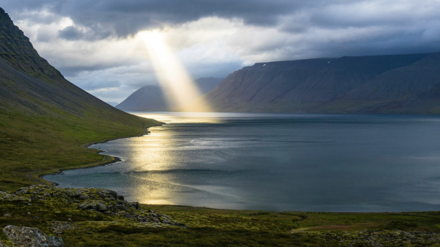 sun_lake_clouds_hills_unsplash