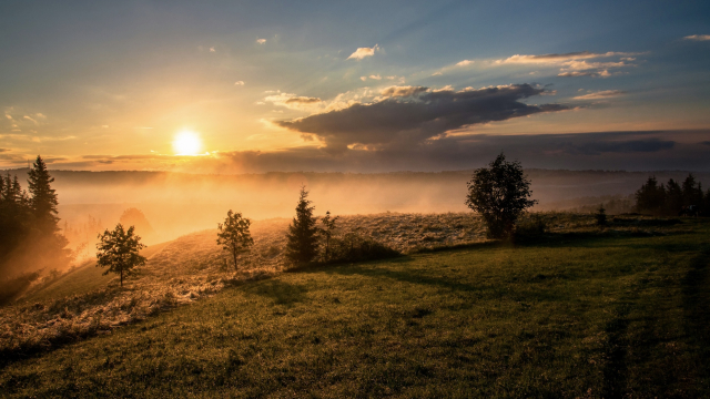 sunrise_clouds_field_unsplash