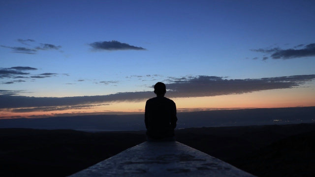 sunrise_silhouette_contemplation